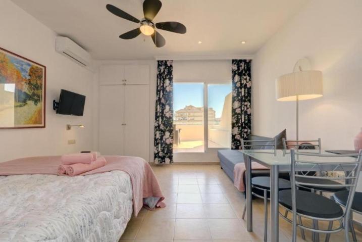 EL ESTUDIO DE LA PLAYA BENALBEACH 324 Gran Terraza vistas al mar