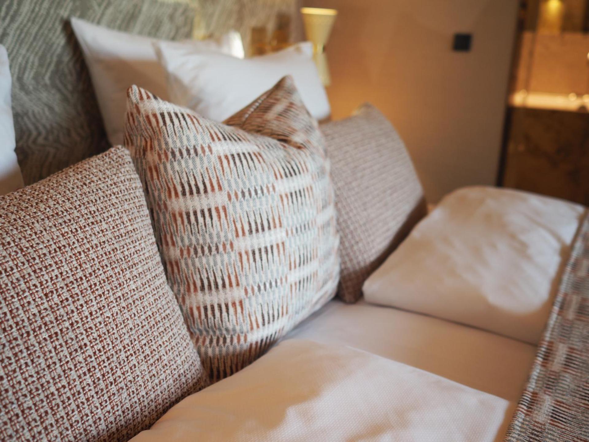 Hypernym Hotel & Suites