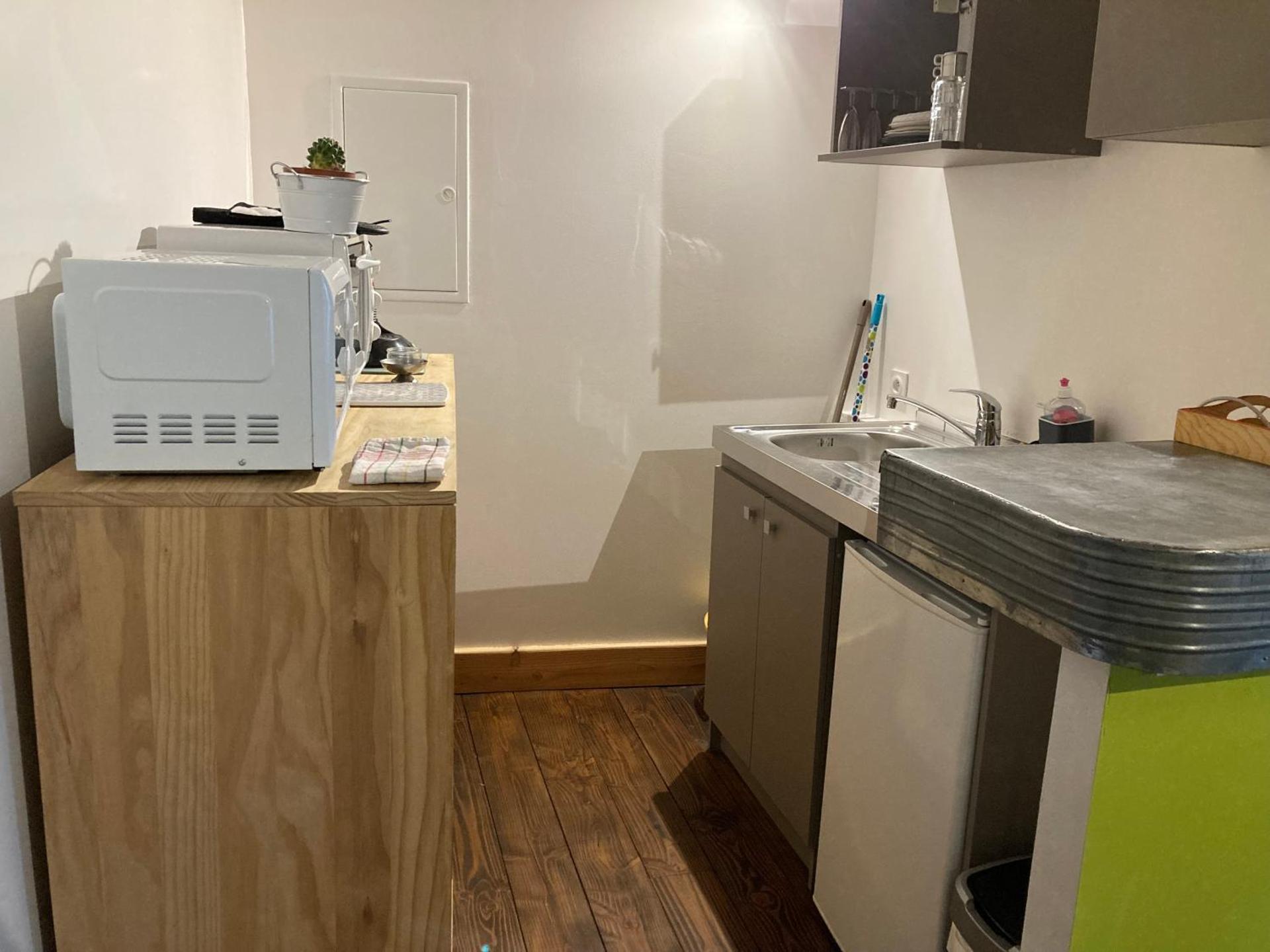 Kitchen or kitchenette