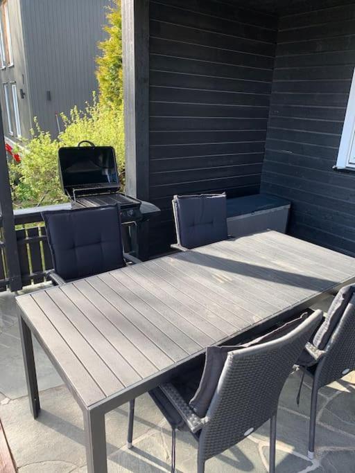 Quiet, centrally-located apartment, parking included