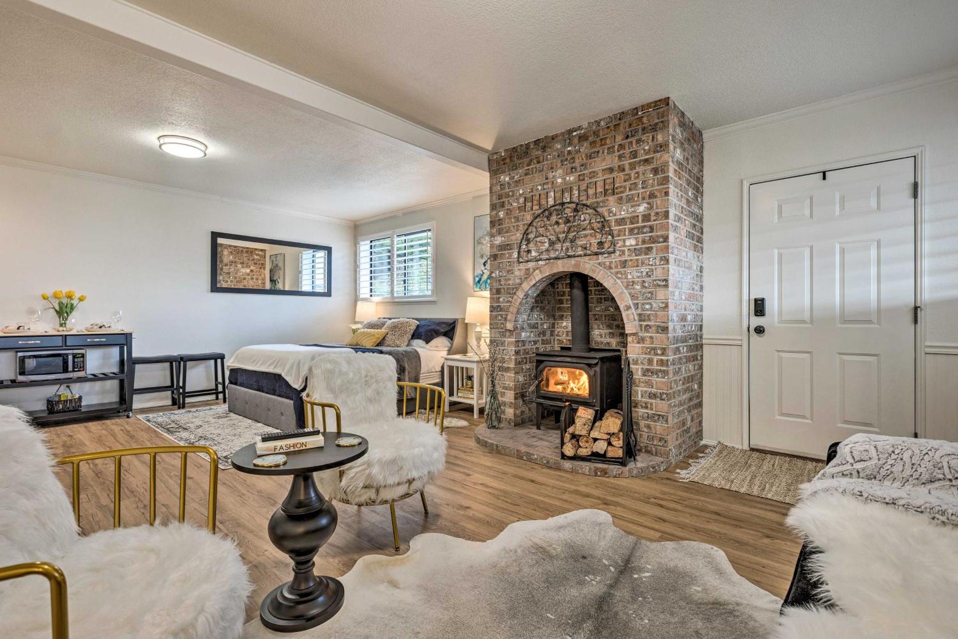 19 Mi to Seattle Port Orchard Studio with Views