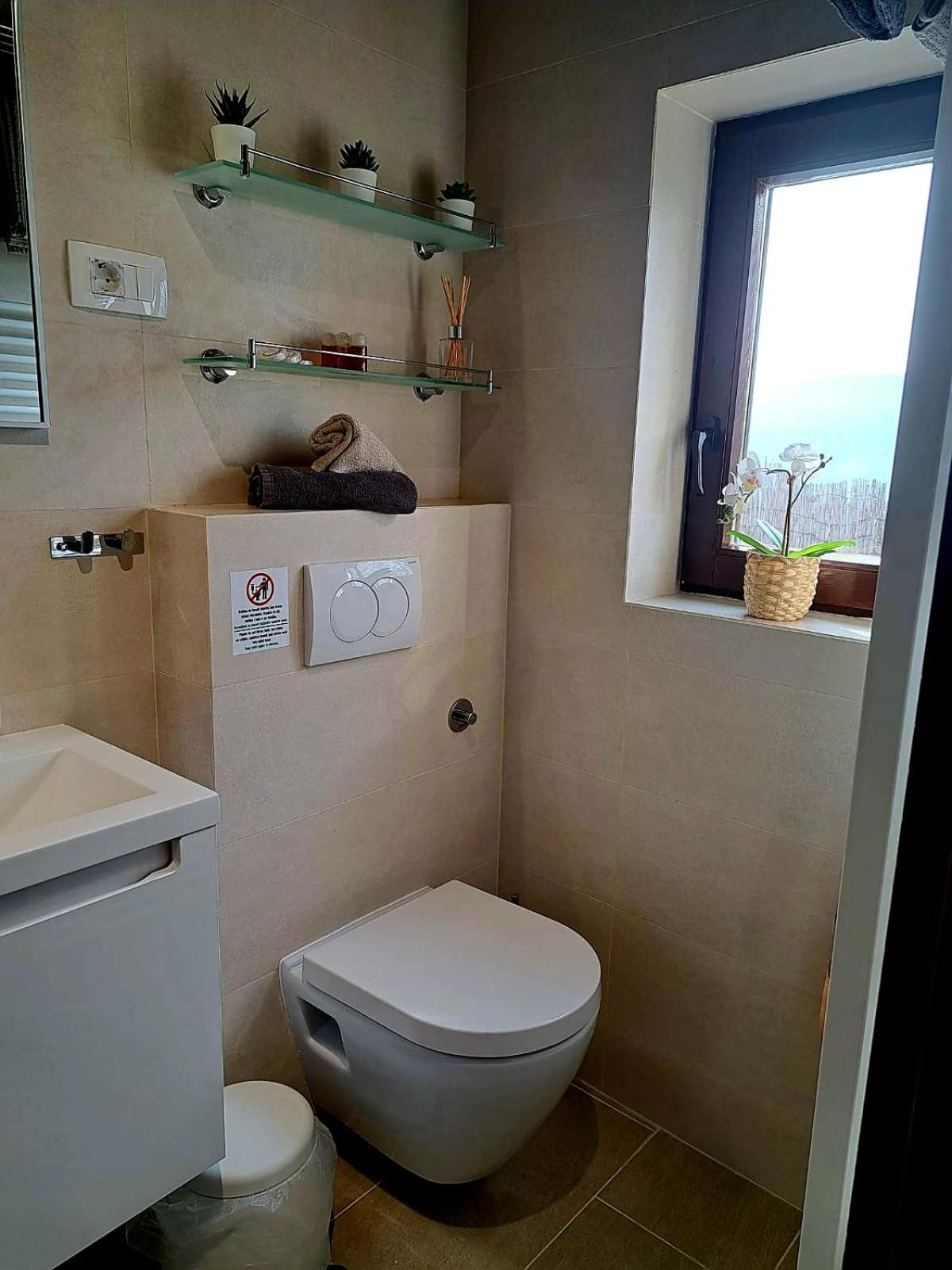 Casa Leonarda, rustic Istrian stone house, nature, peace and hilltop views, near Motovun