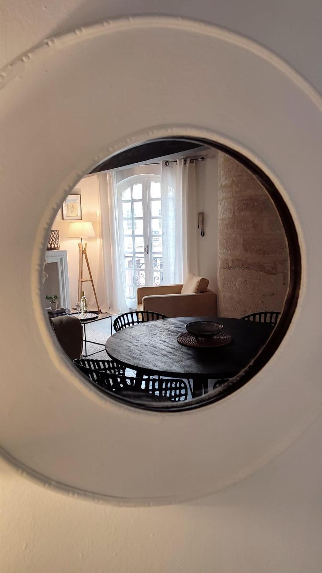 Uzès, au cœur du centre médiéval Le Logis du Consul un bien d'exception du XVIème siècle