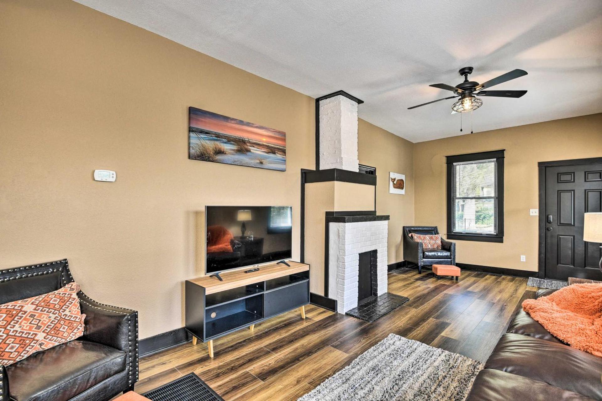 Downtown DeLand Home Walk to Stetson University!