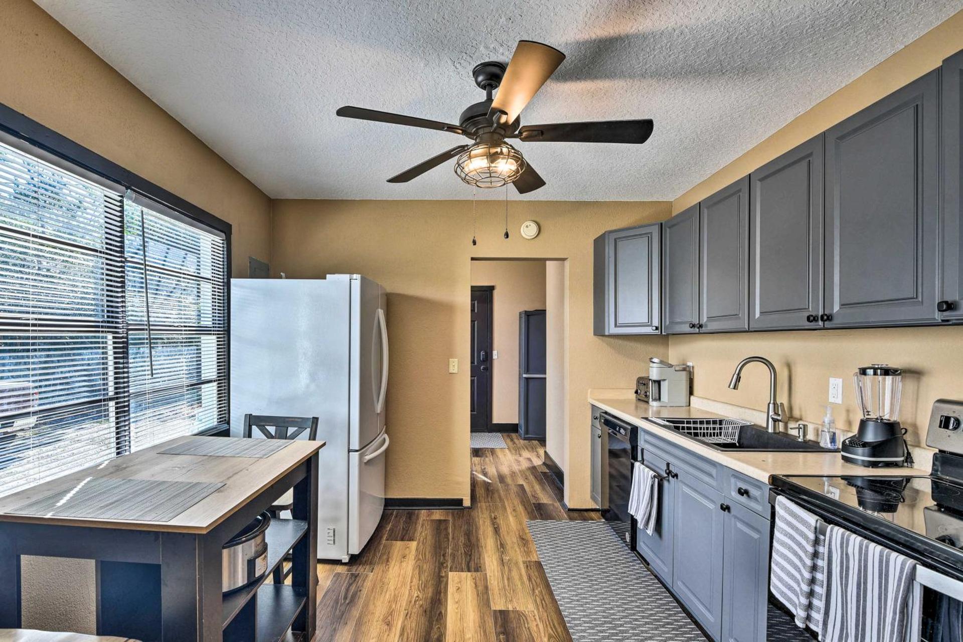 Downtown DeLand Home Walk to Stetson University!