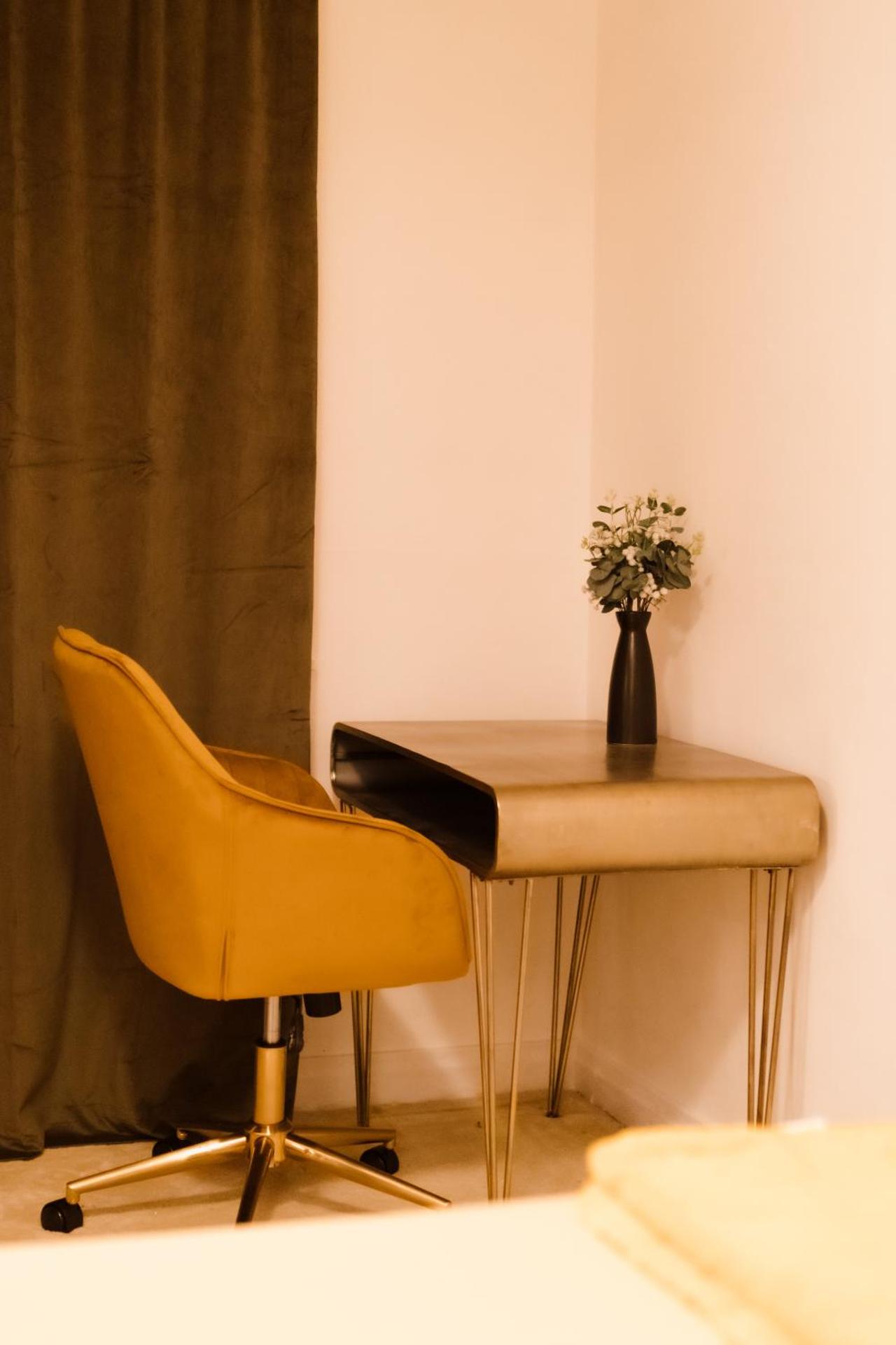 Pittsburgh's South Side 3BD 2 miles to PNC park