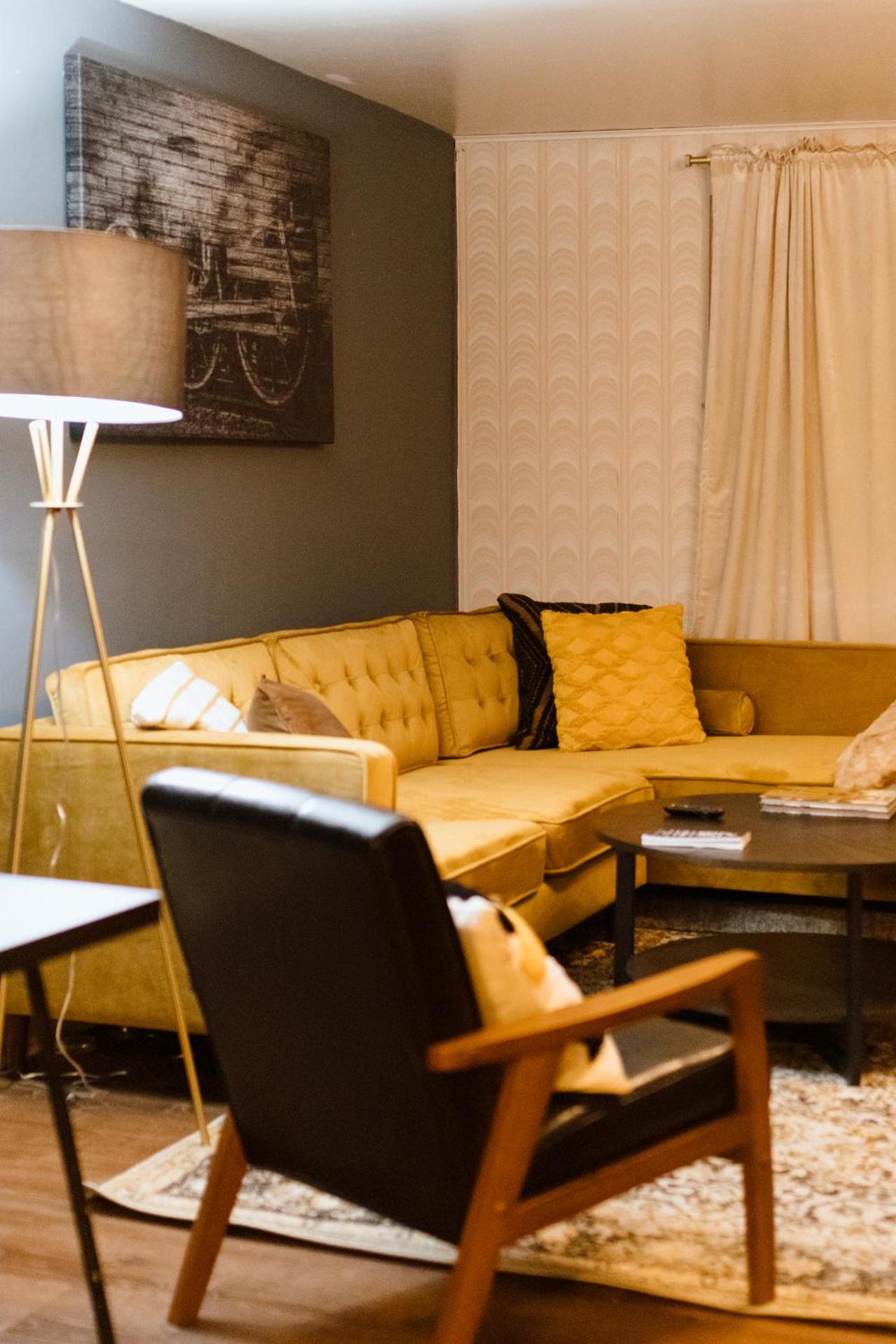 Pittsburgh's South Side 3BD 2 miles to PNC park