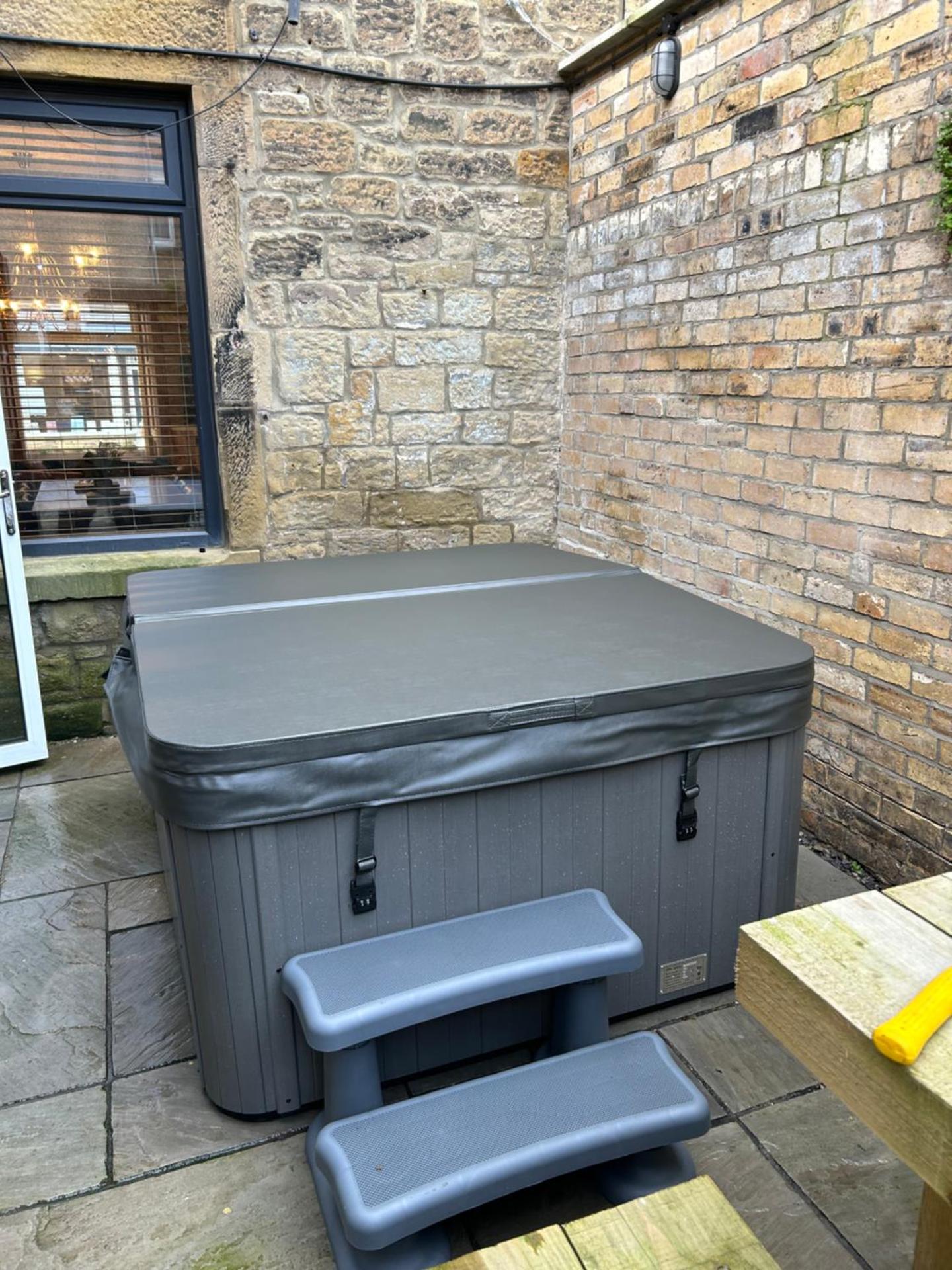 The Captains Nook-Hot tub