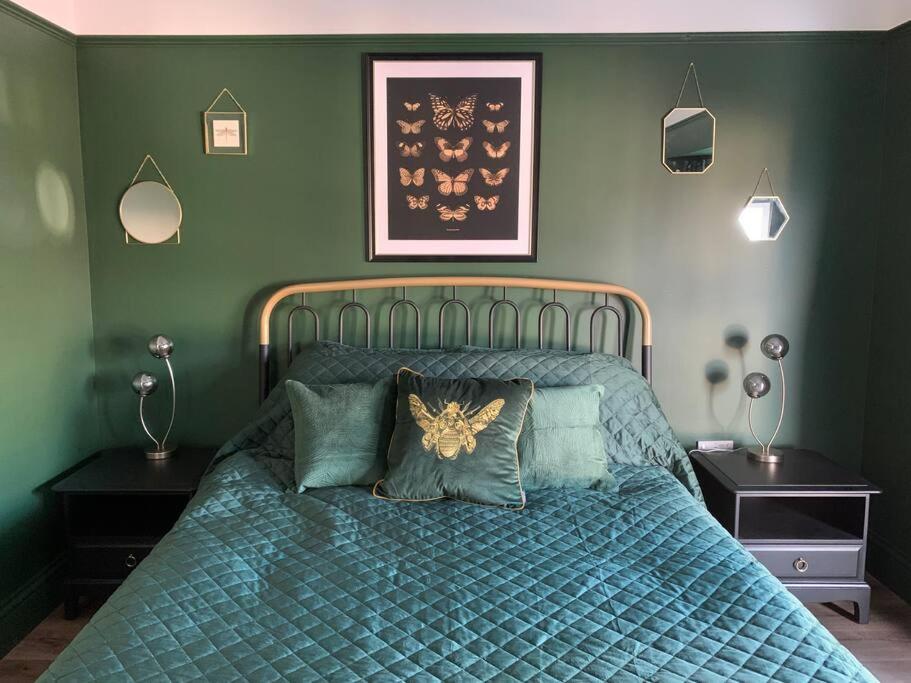 No 11, Fishguard, Ideal for beach, coastal path and town!