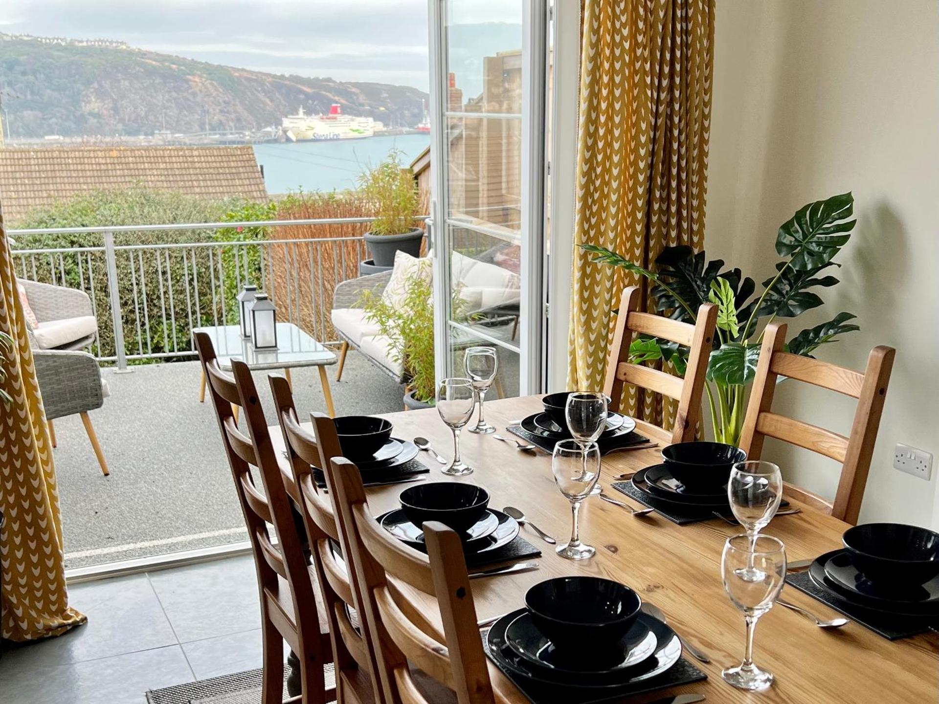The Haven, Fishguard, ideal for Beach, coastal path and town!