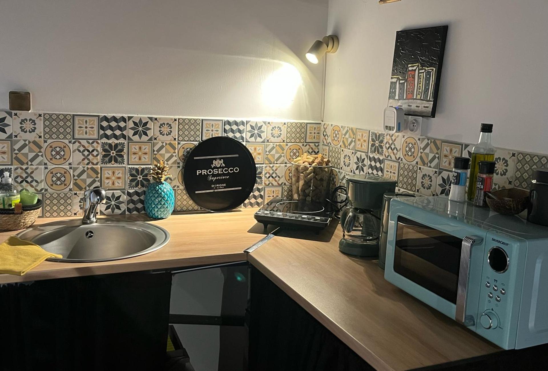 Kitchen or kitchenette