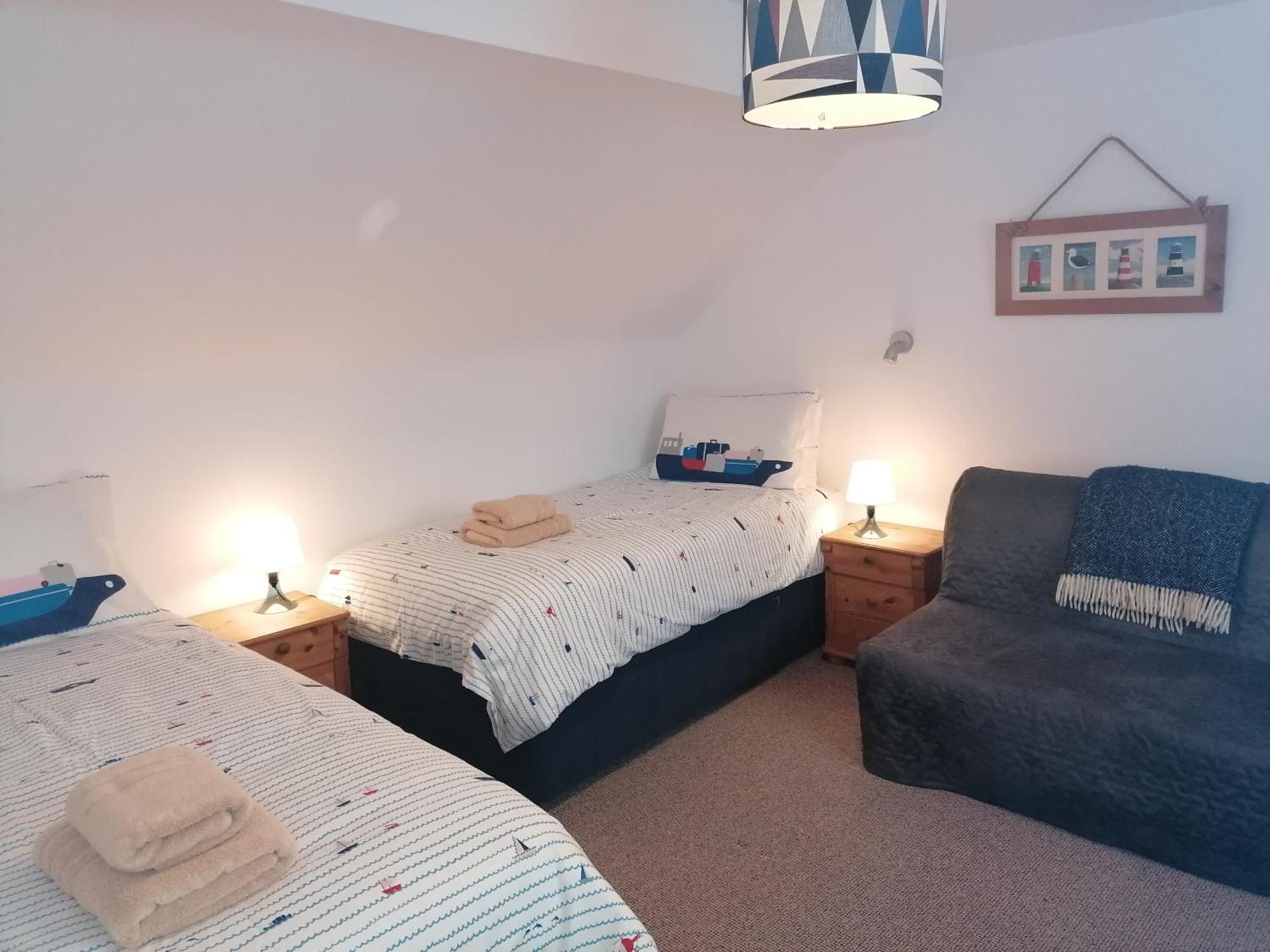 Port Side Brixham - Ideal seaside getaway - parking - wood-burner - dog friendly