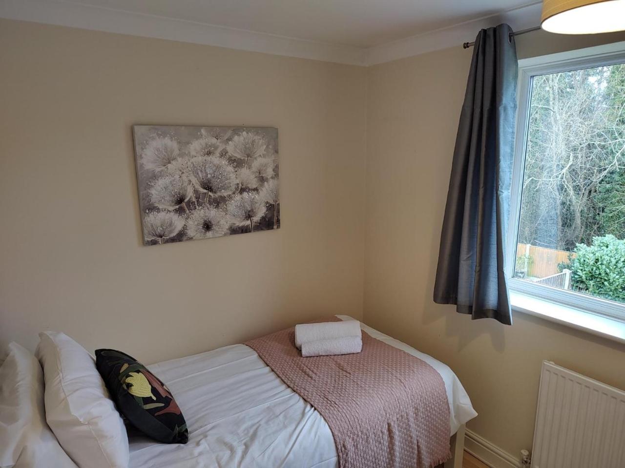 Wentworth Drive Contractor and family 3 bed Home Grantham with parking