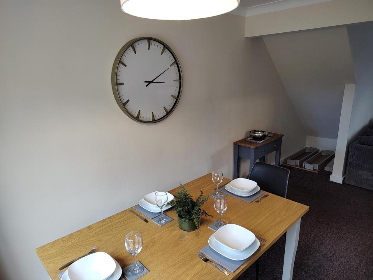 Wentworth Drive Contractor and family 3 bed Home Grantham with parking