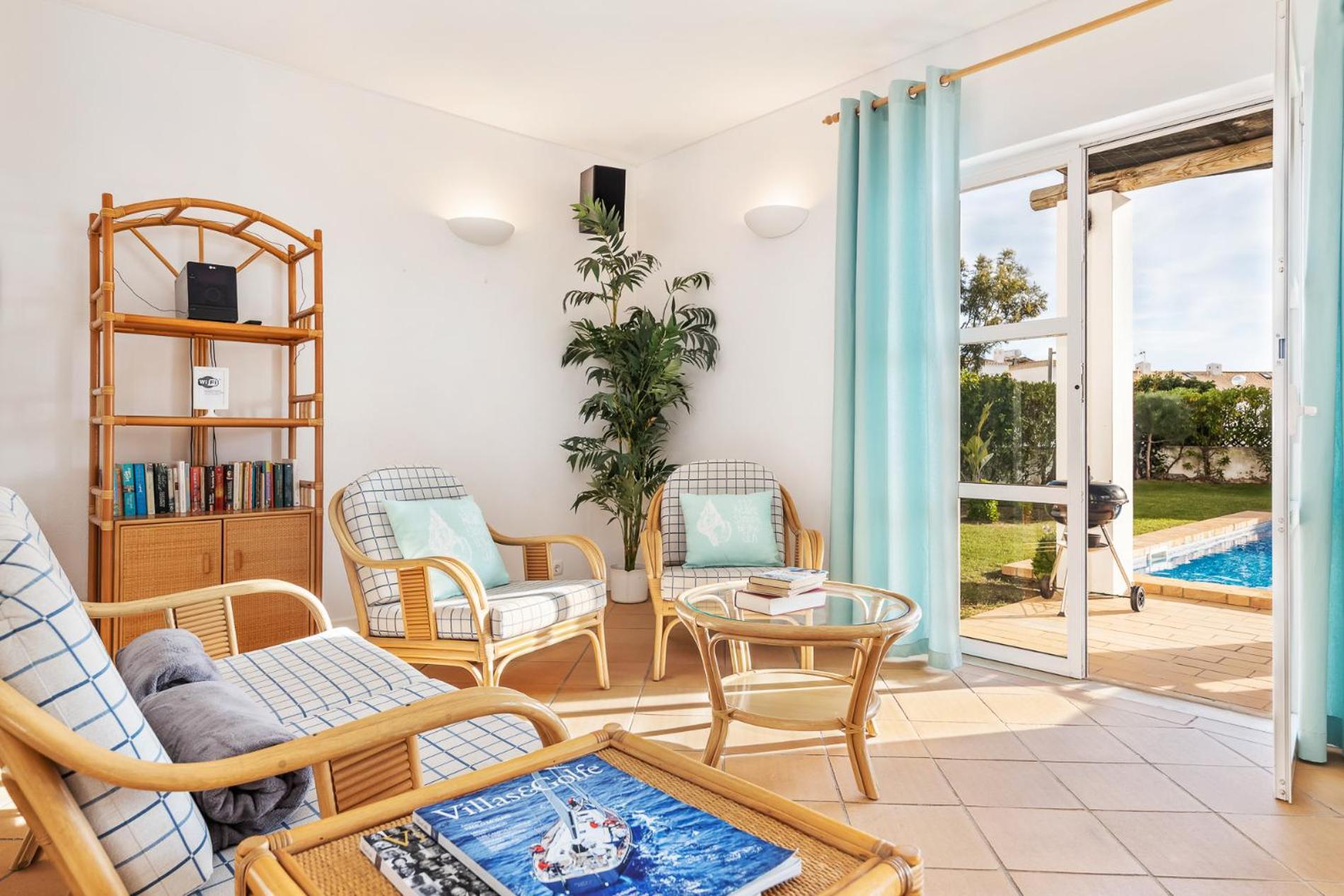 Communal lounge/ TV room