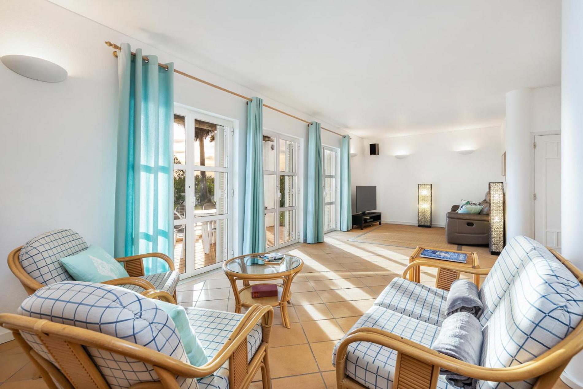 Communal lounge/ TV room