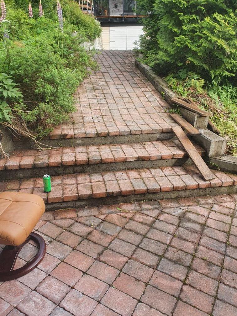 Sjarmerende feriehus i Olden rett ved fjorden