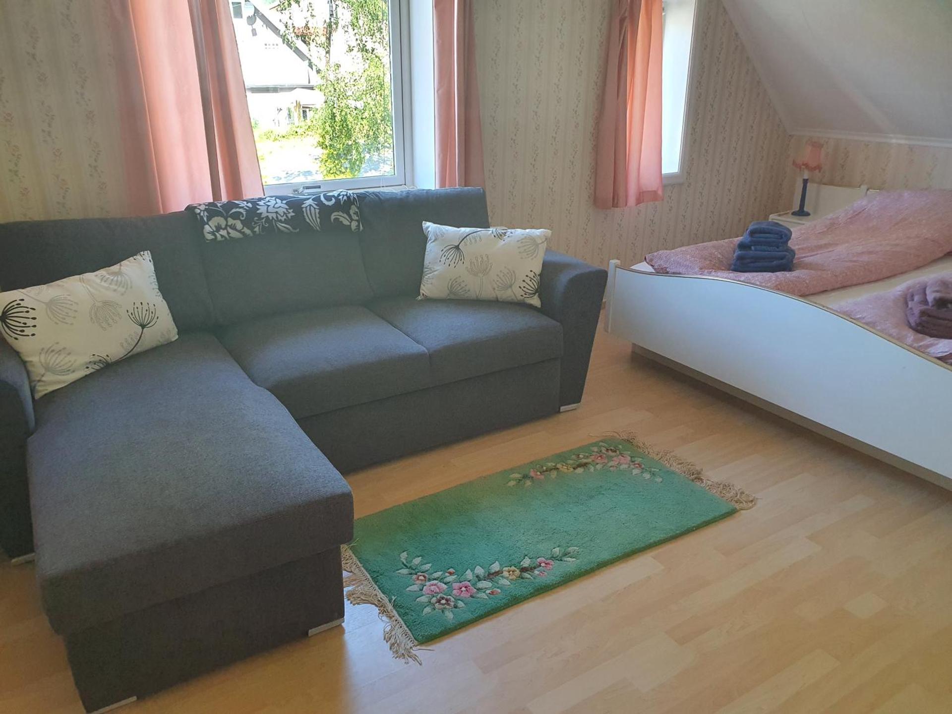 Sjarmerende feriehus i Olden rett ved fjorden