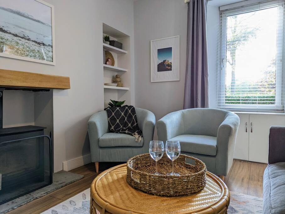 Parkview Cottage - Lovely home with cosy fireplace