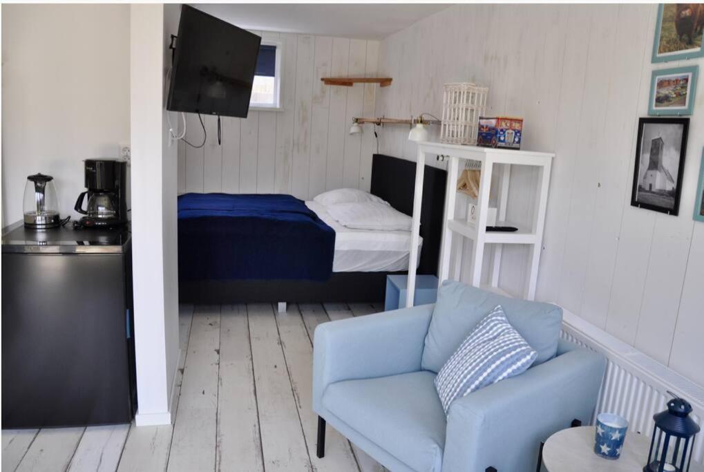 Bas, strandhuisje op 900 meter van zee & strand!