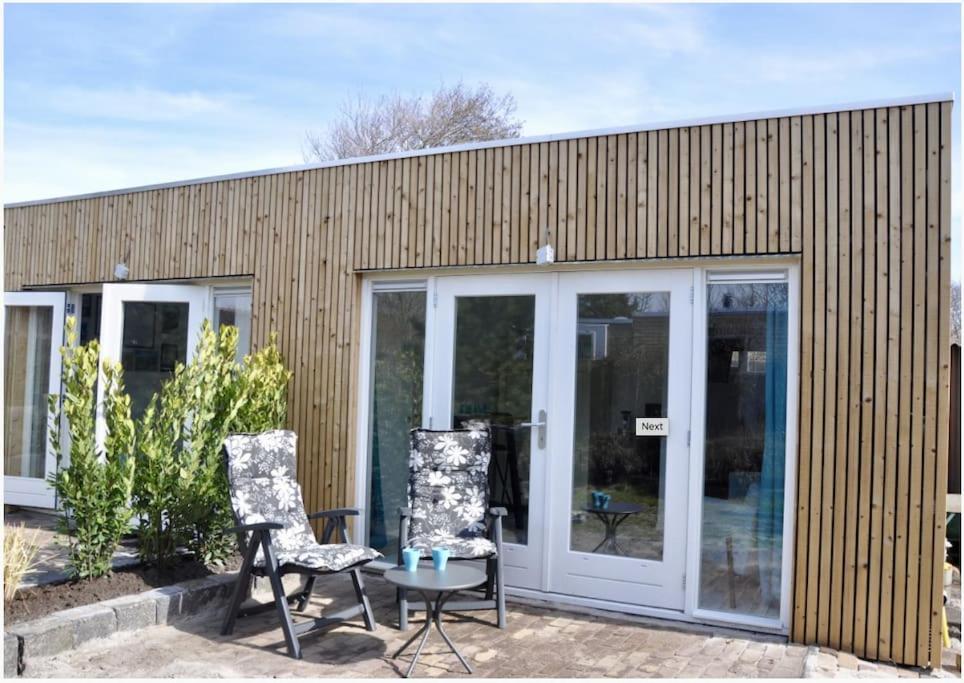 Bas, strandhuisje op 900 meter van zee & strand!