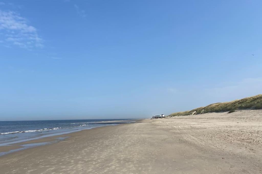 Bas, strandhuisje op 900 meter van zee & strand!