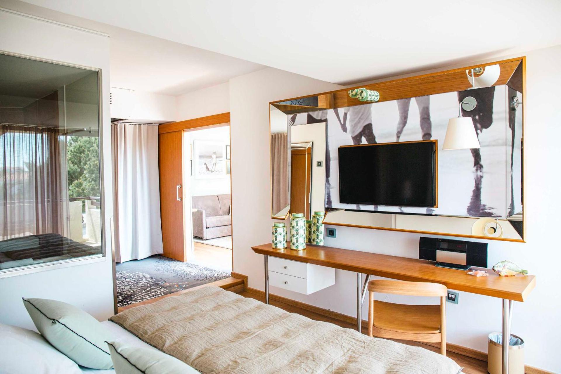 Photo of the whole room