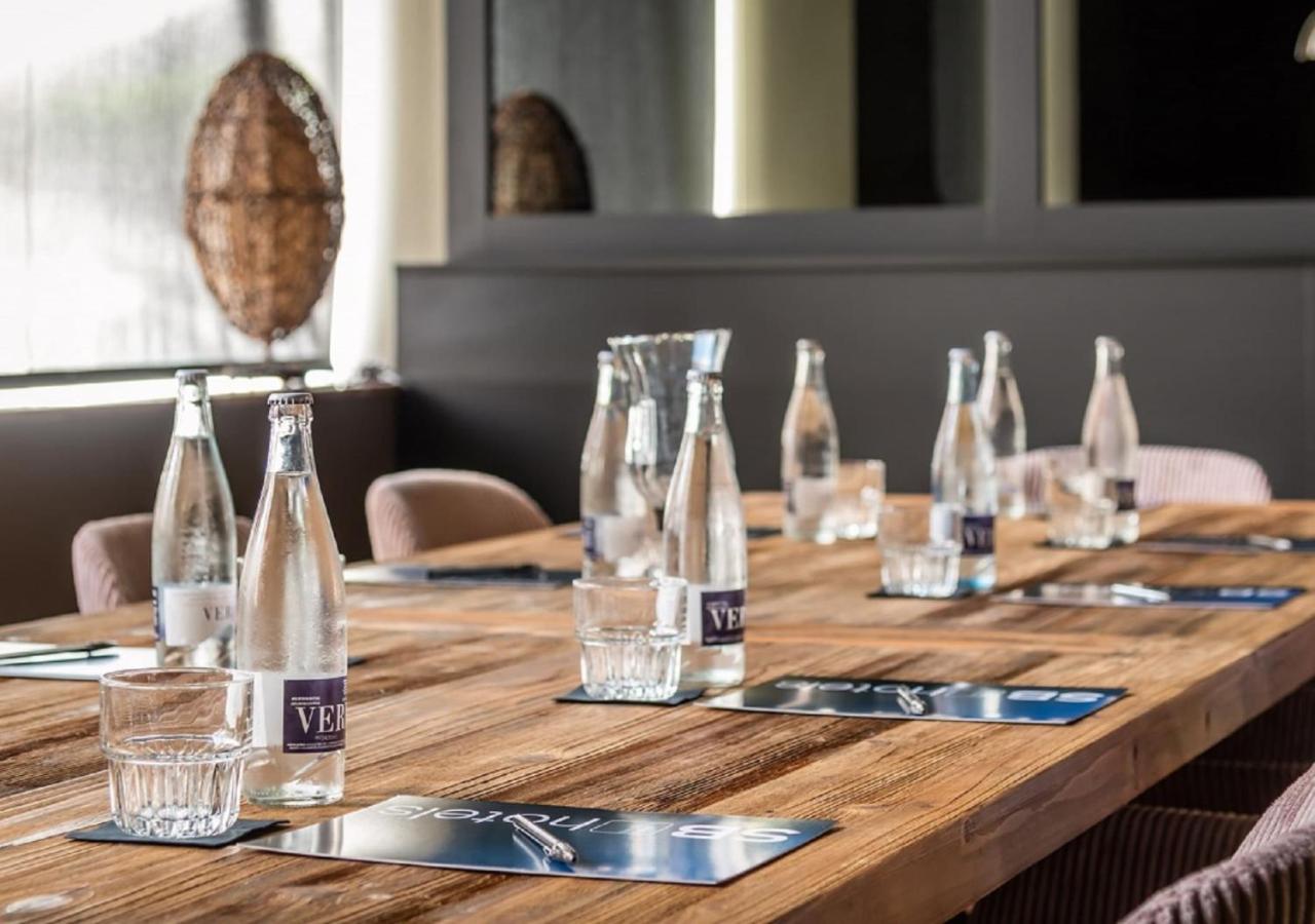 Meeting/conference room