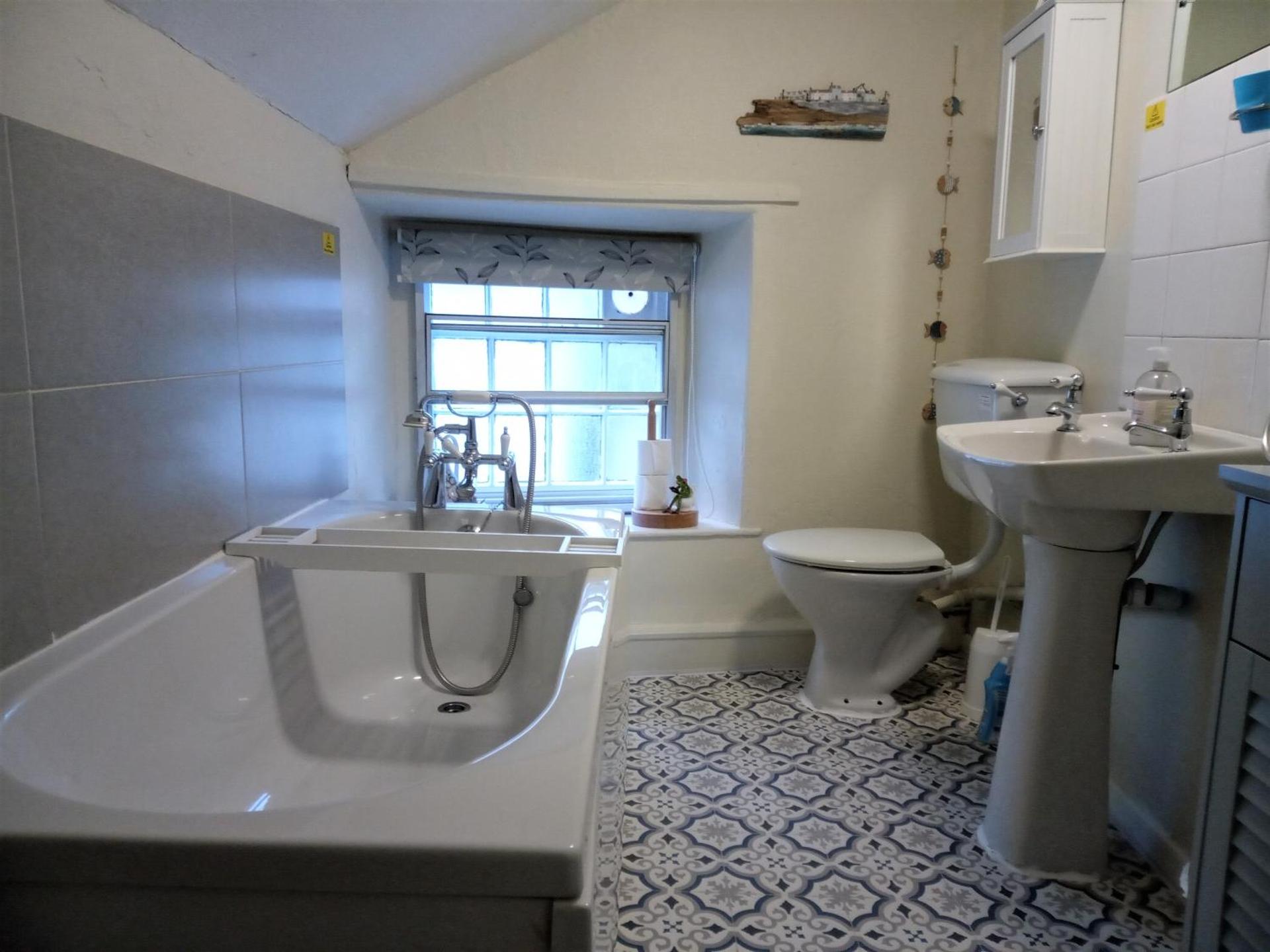 Ty Hen - Quirky Grade II Listed Cottage