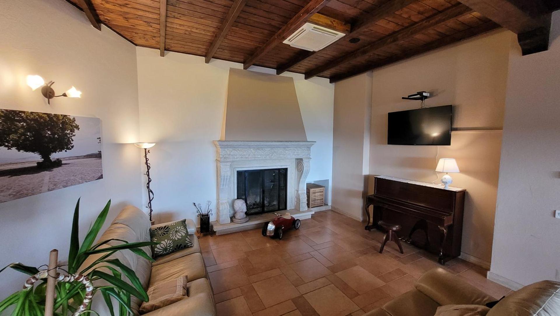 Communal lounge/ TV room