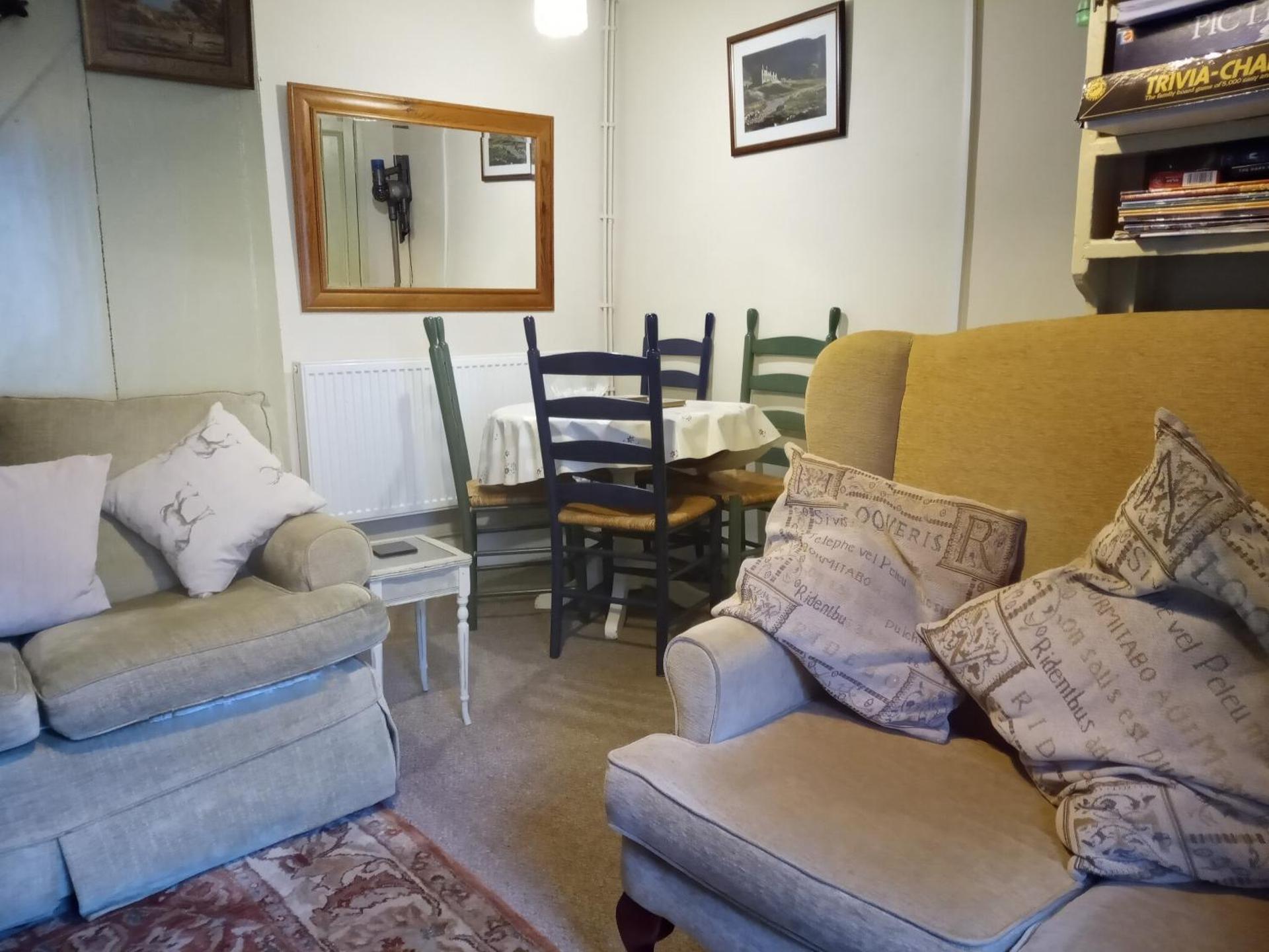 Ty Hen - Quirky Grade II Listed Cottage