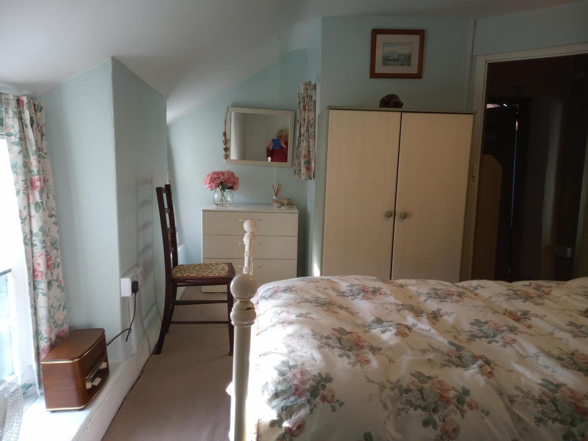 Ty Hen - Quirky Grade II Listed Cottage