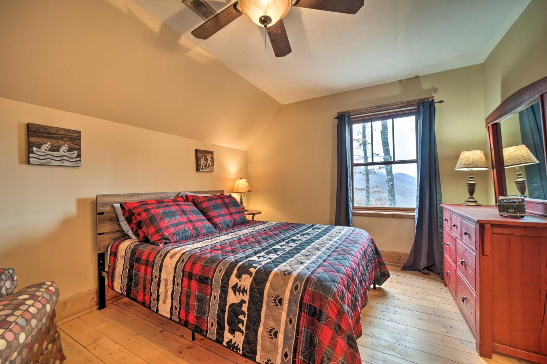 Hot Tub and Mtn Views! All-Season Escape in Franklin