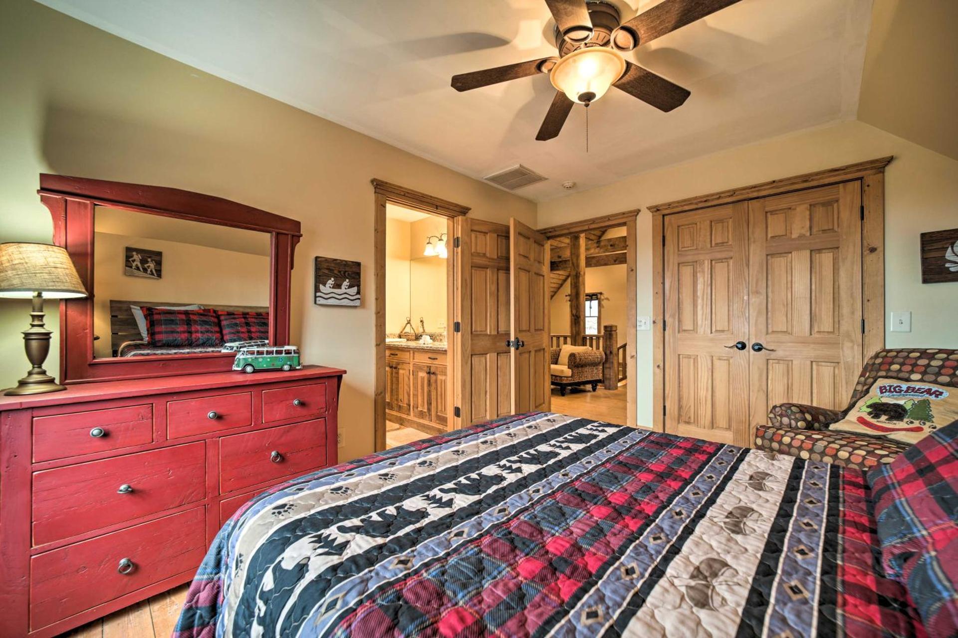 Hot Tub and Mtn Views! All-Season Escape in Franklin