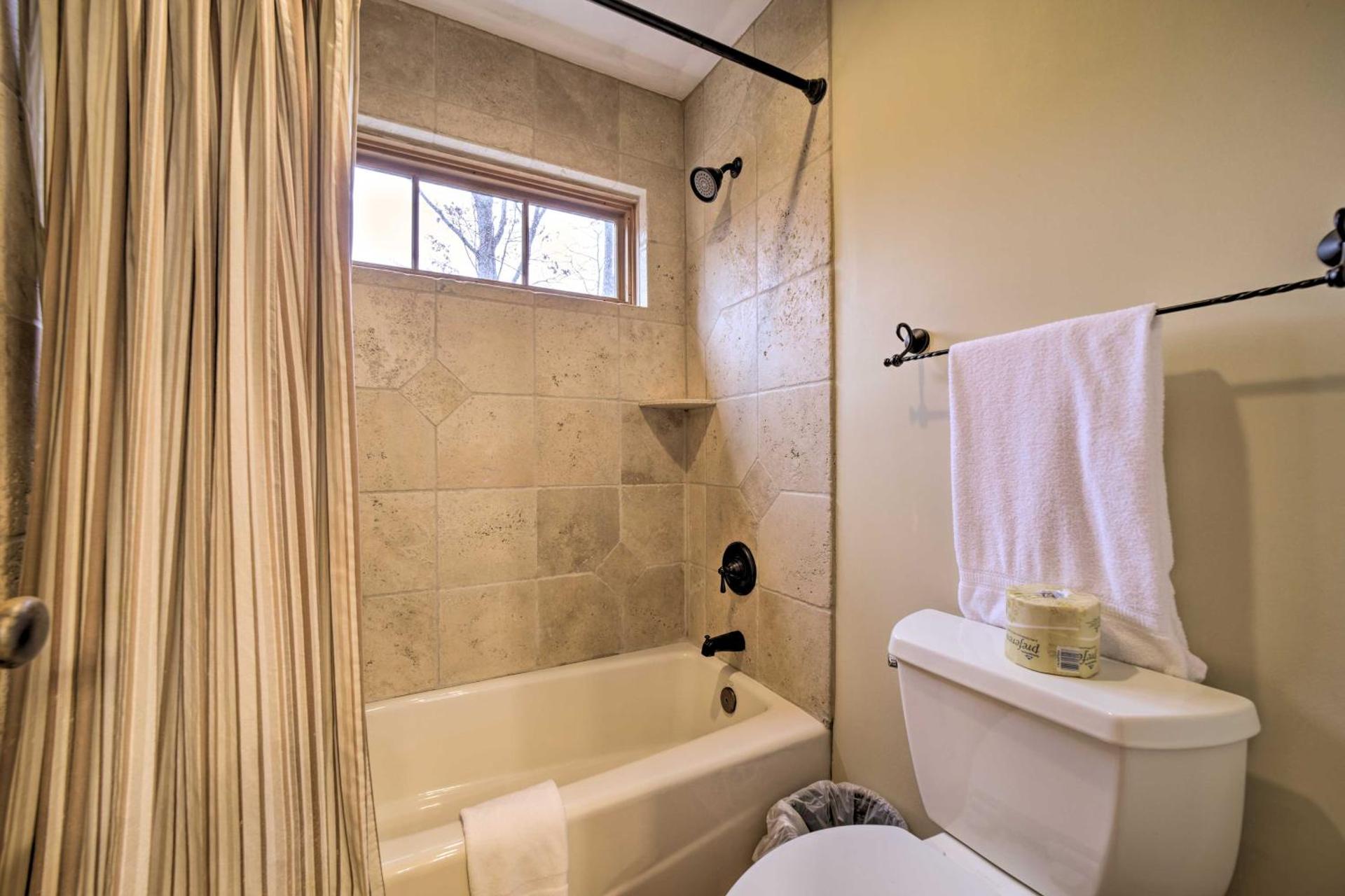 Hot Tub and Mtn Views! All-Season Escape in Franklin