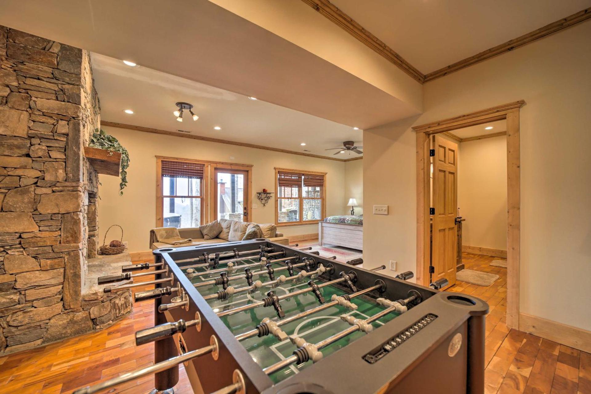 Hot Tub and Mtn Views! All-Season Escape in Franklin