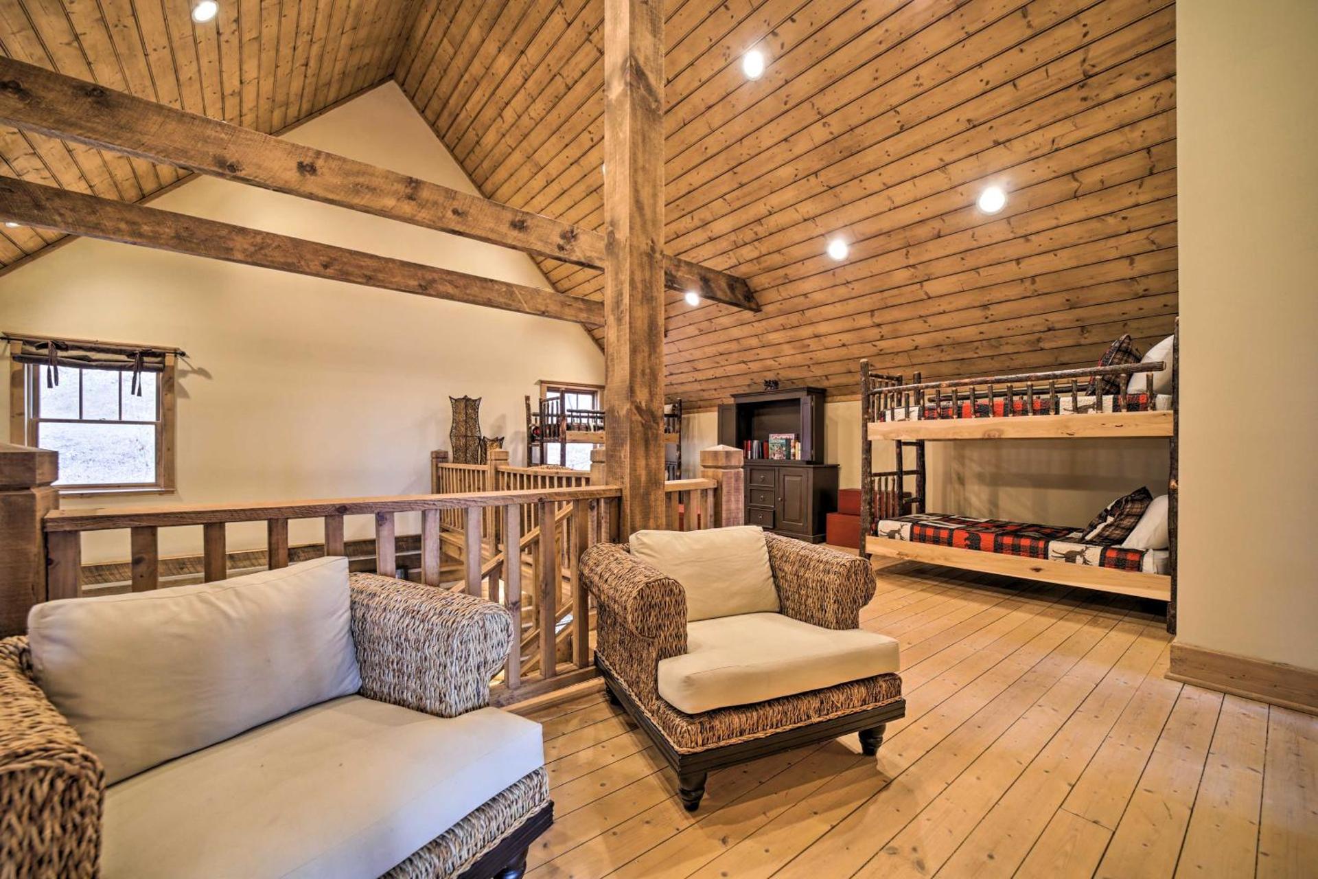 Hot Tub and Mtn Views! All-Season Escape in Franklin