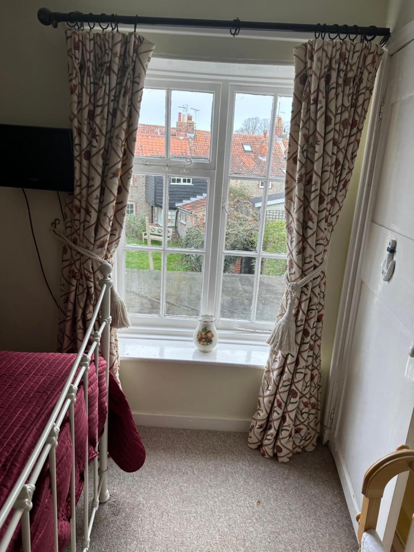 2 bedroomed cottage near quay