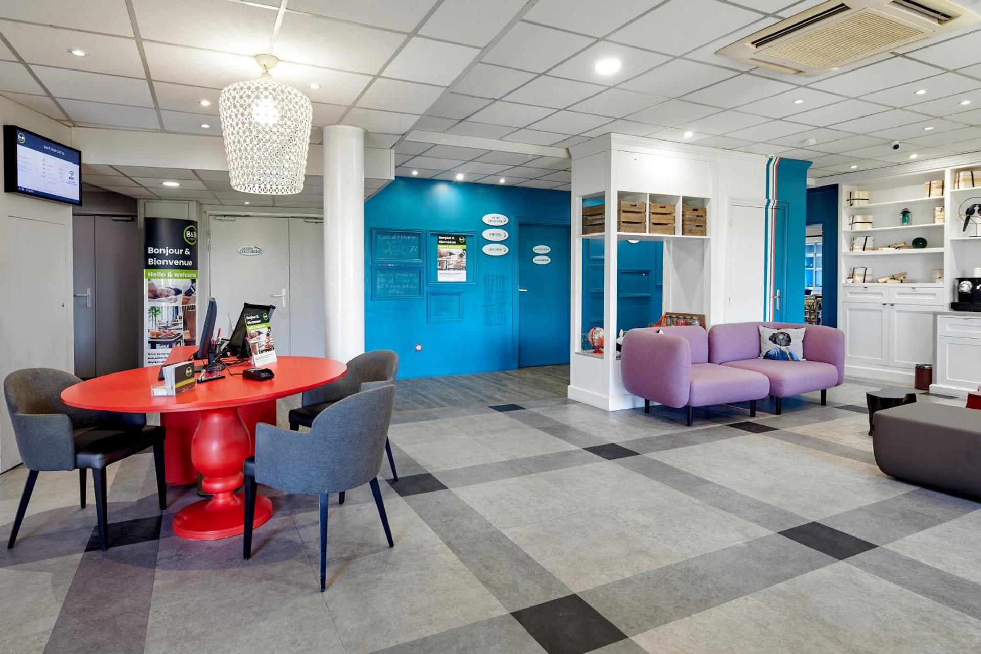 Communal lounge/ TV room