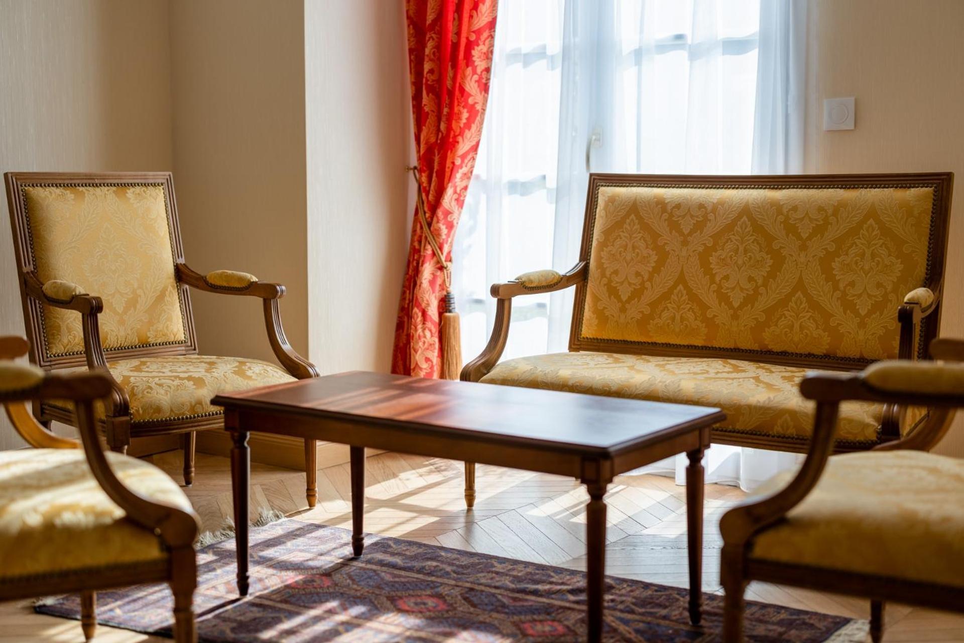 Communal lounge/ TV room