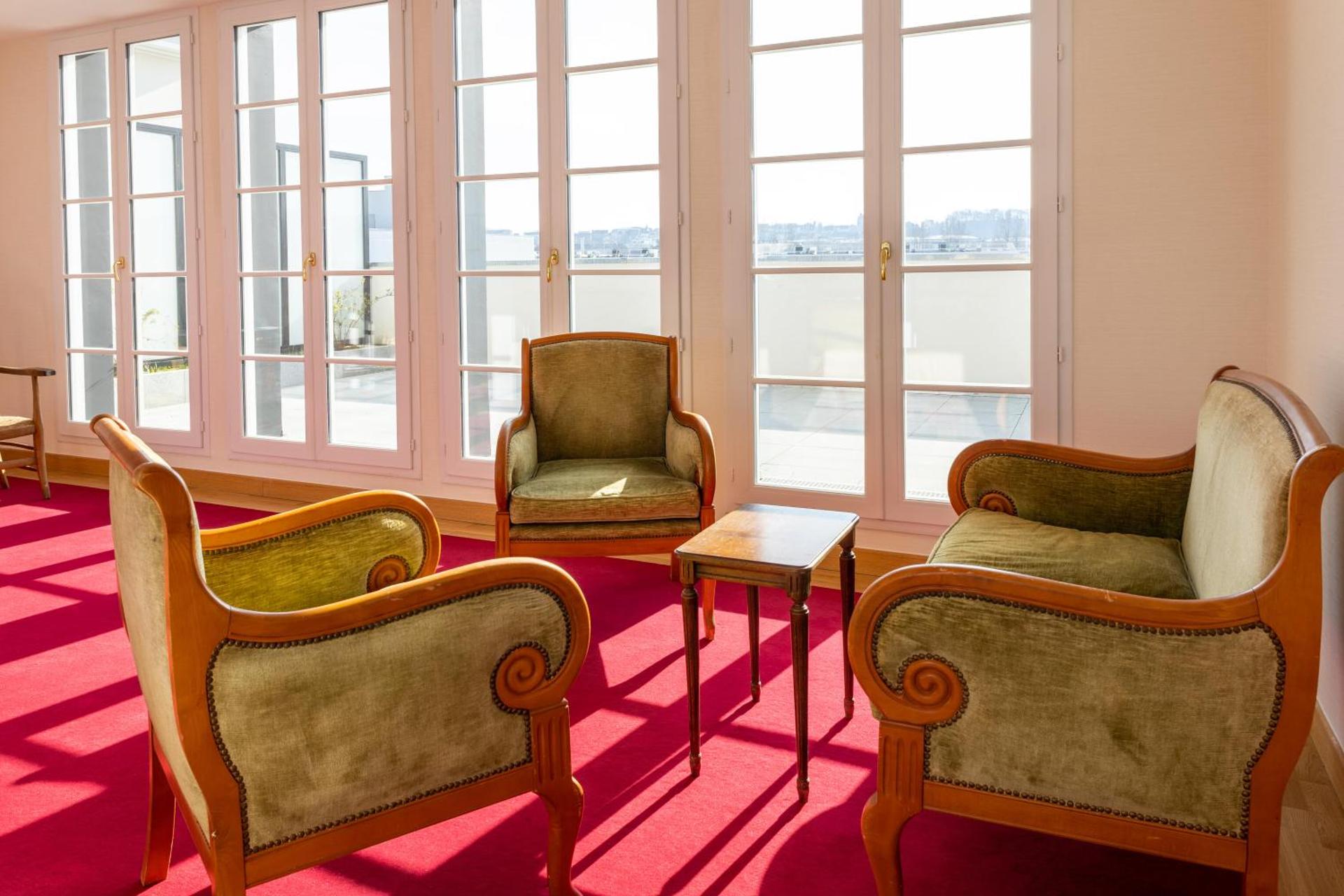 Communal lounge/ TV room