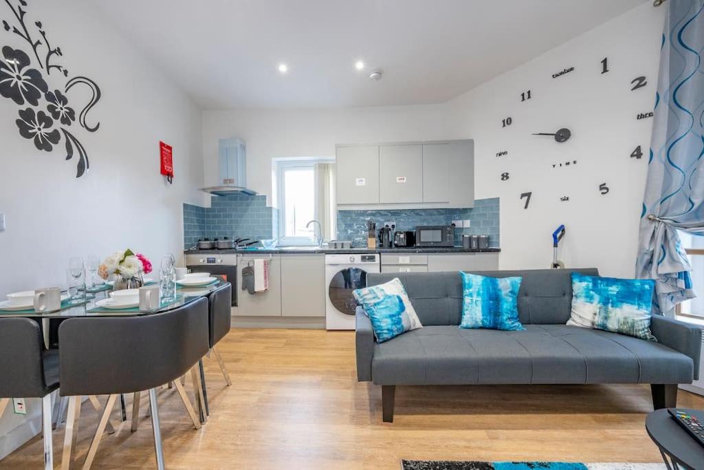 *16*b* setup for your most amazing & relaxed stay + Free Parking + Free Fast WiFi *