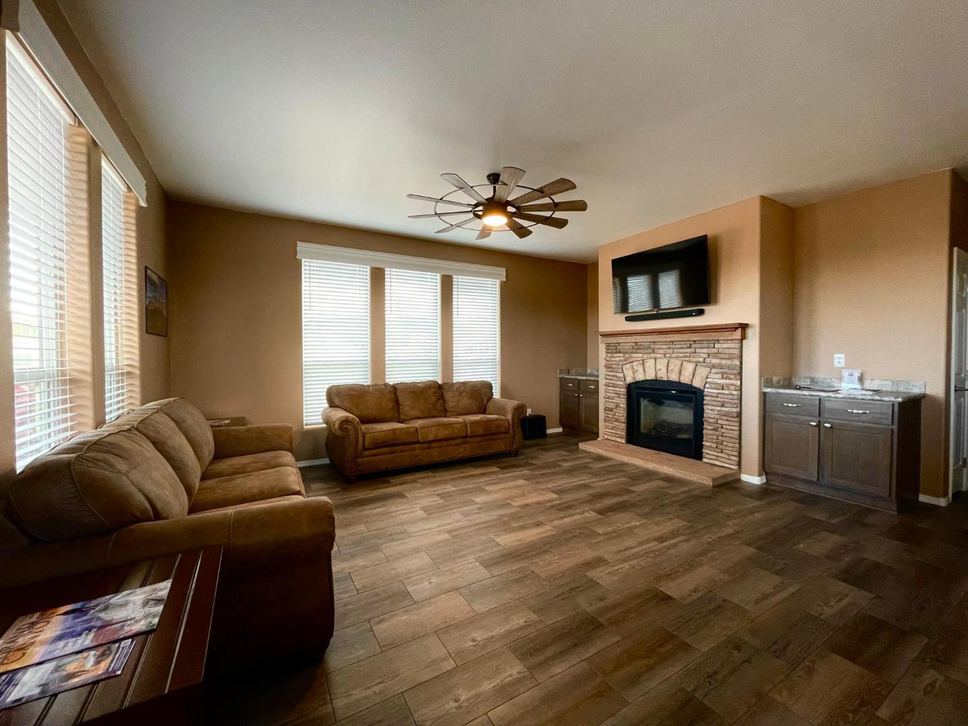 Communal lounge/ TV room