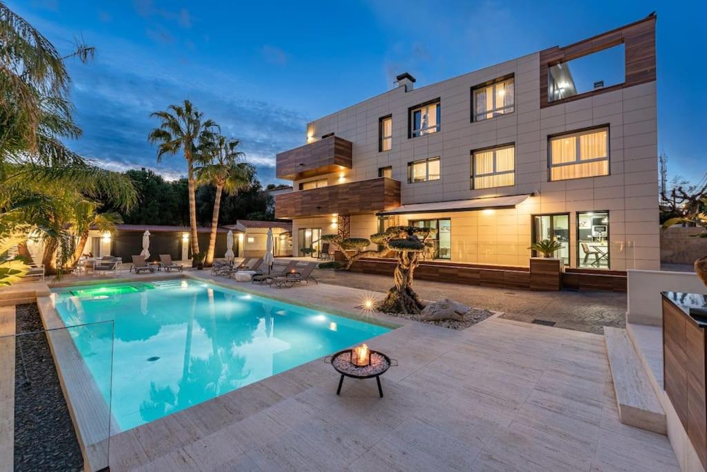 Luxury Casa con piscina, wifi, 150m dal mare