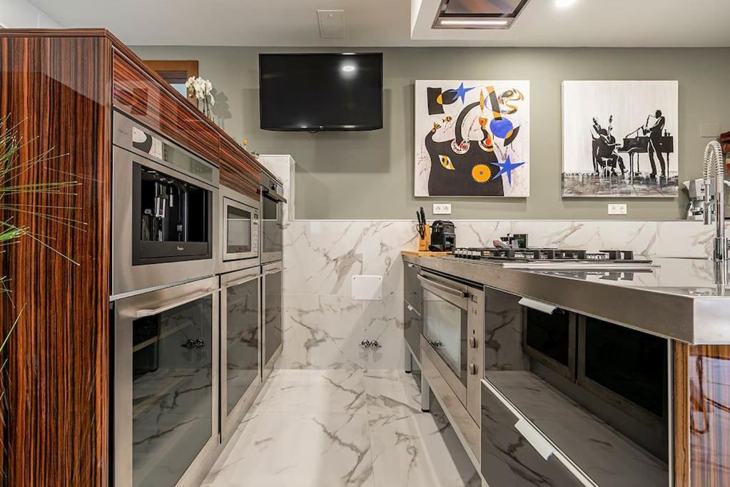 Luxury Casa con piscina, wifi, 150m dal mare