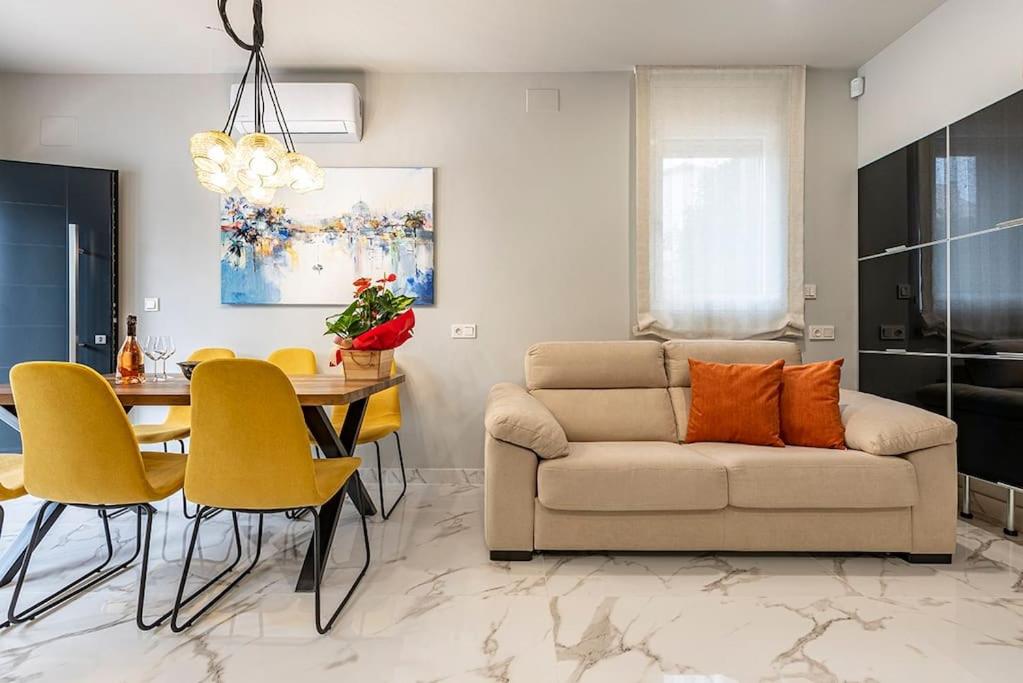 Luxury Casa con piscina, wifi, 150m dal mare