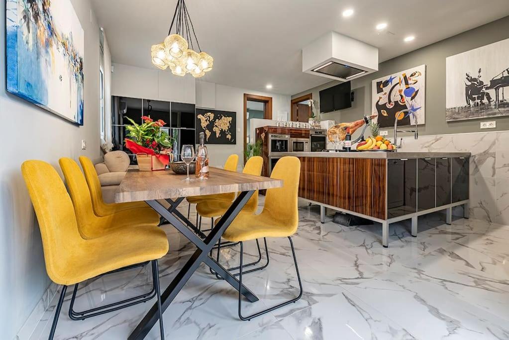 Luxury Casa con piscina, wifi, 150m dal mare