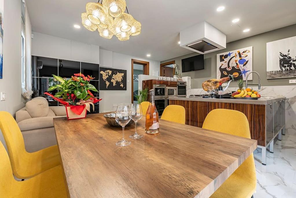 Luxury Casa con piscina, wifi, 150m dal mare