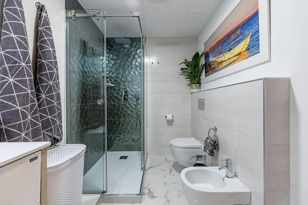 Luxury Casa con piscina, wifi, 150m dal mare