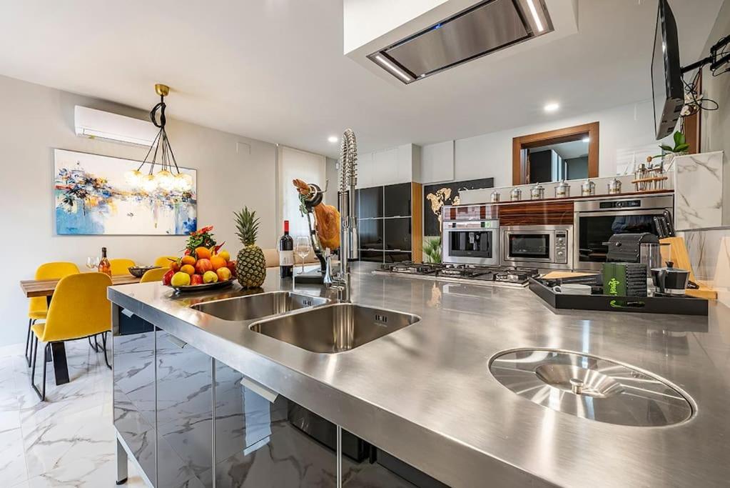 Luxury Casa con piscina, wifi, 150m dal mare